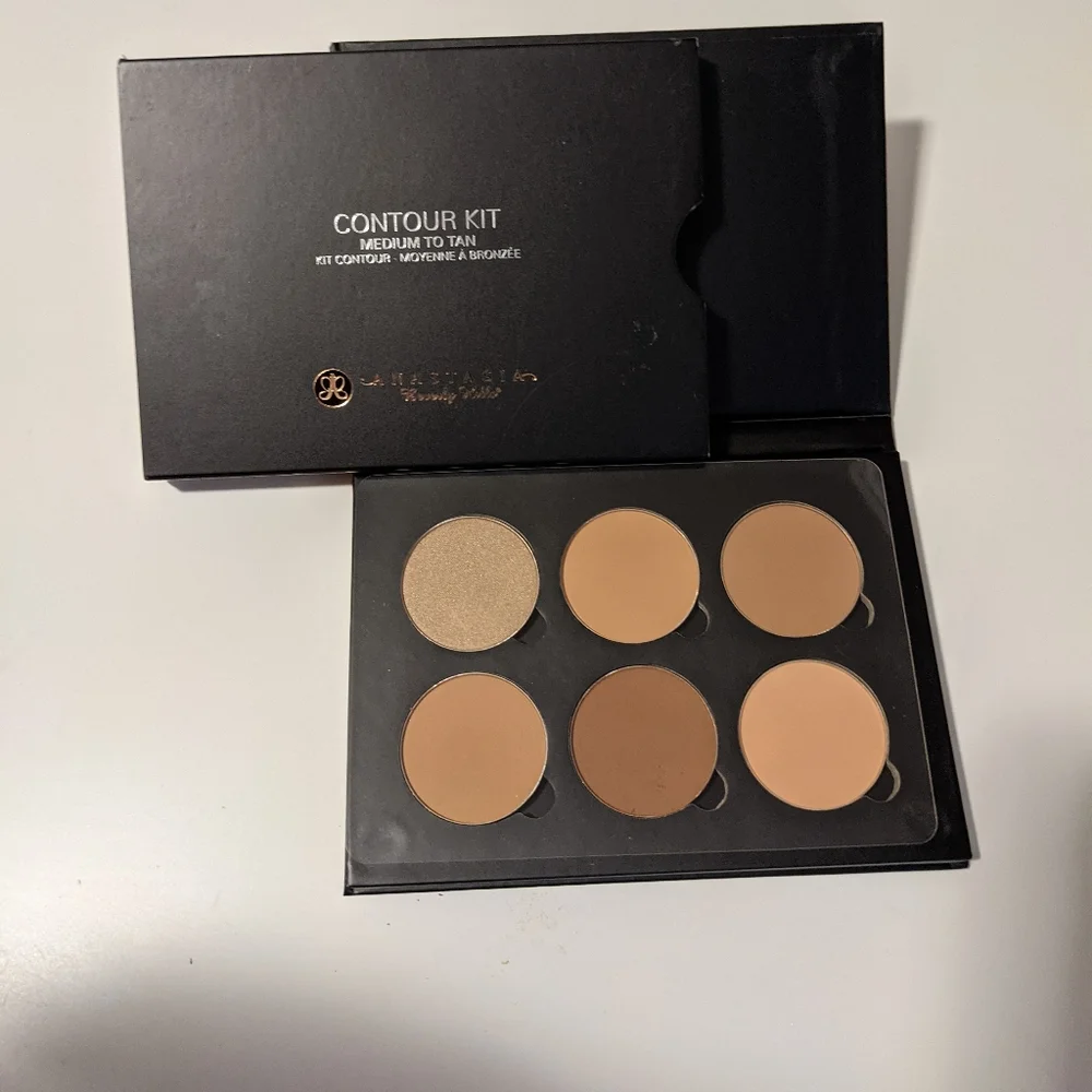 Anastasia Beverly hills Medium tan